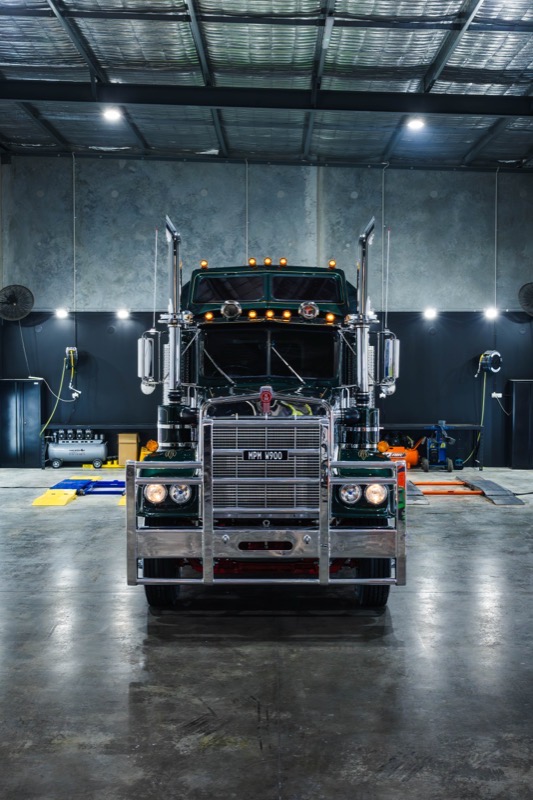 Brake system replacement on a heavy haulage trailer